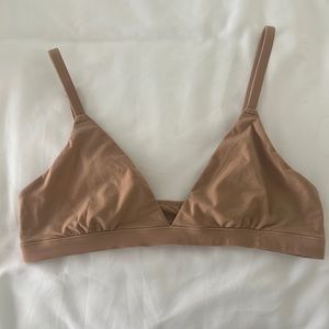 Skims fits everyone triangle bra small ochre